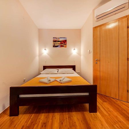 Port Adria Apartments Kamenari Extérieur photo