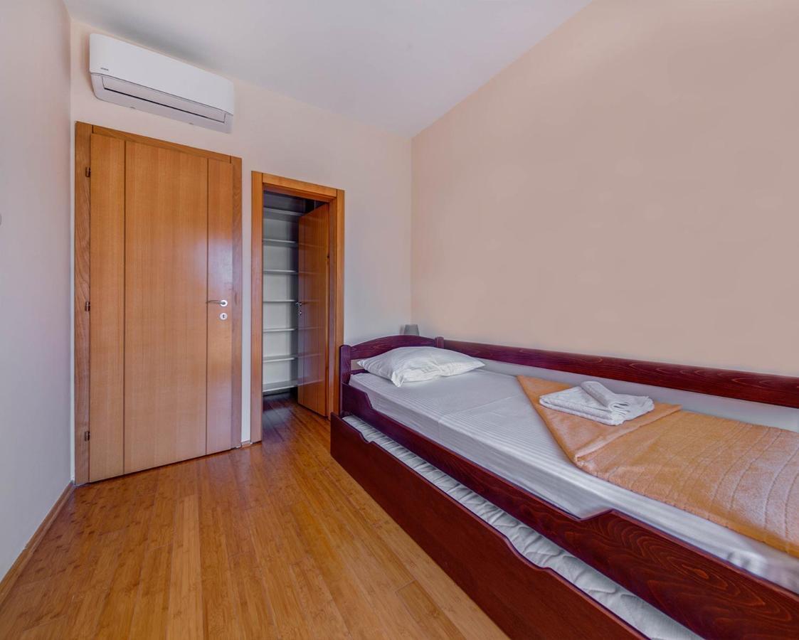 Port Adria Apartments Kamenari Extérieur photo