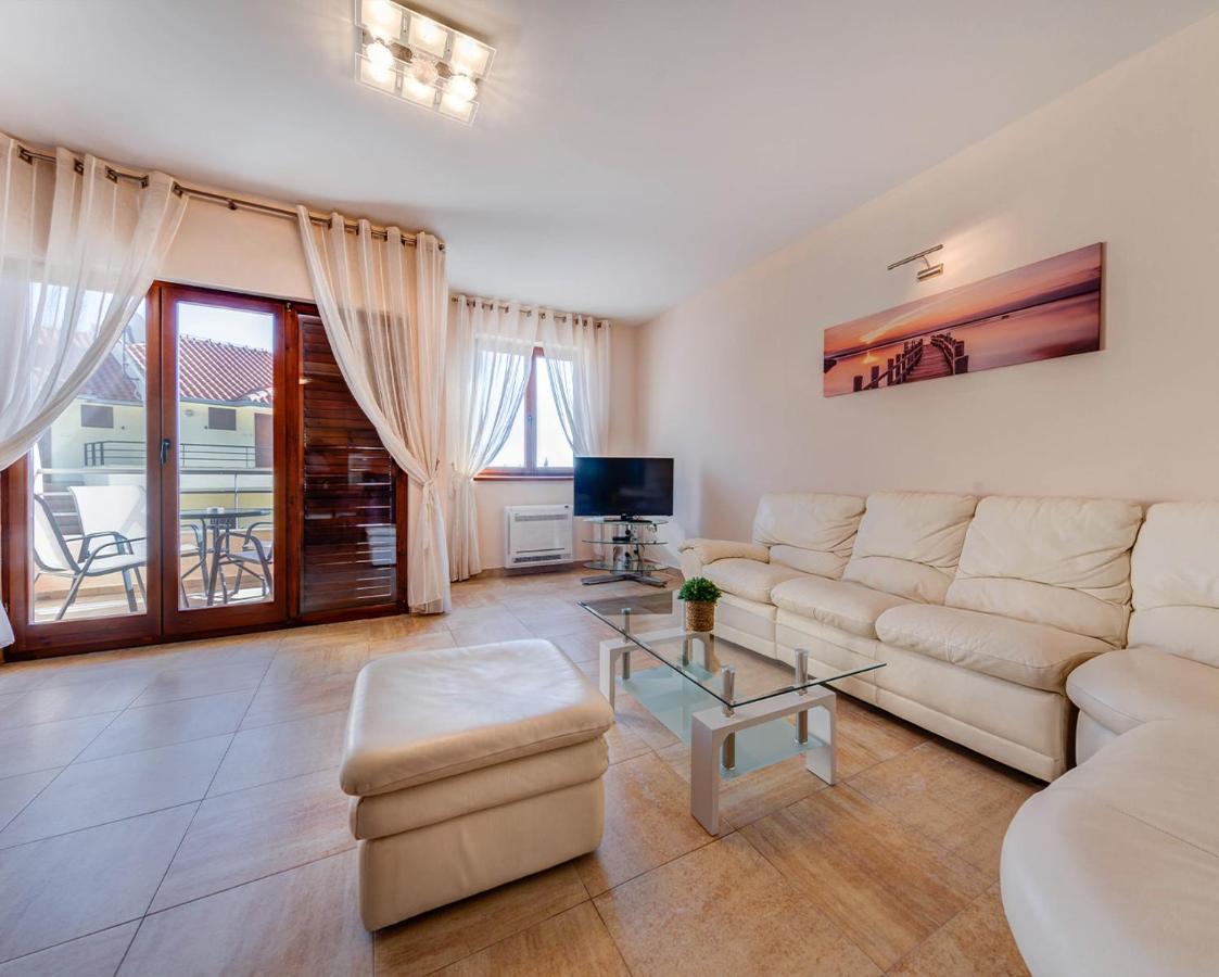 Port Adria Apartments Kamenari Extérieur photo